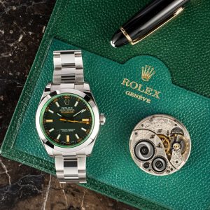 The prominent copy Rolex Milgauss 116400GV watches can resist magnetic field to 1,000 gauss.