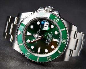 This Rolex Submariner is very pure and fresh.